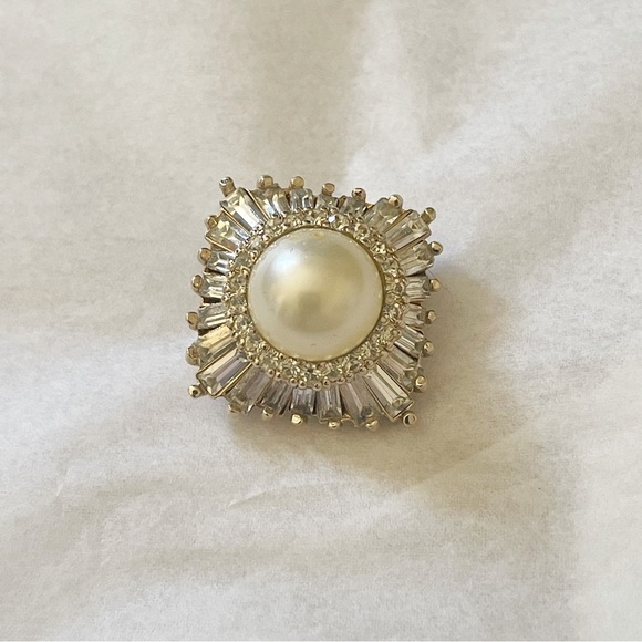 Vintage Panetta Faux Pearl Gold Tone Brooch - Picture 2 of 3